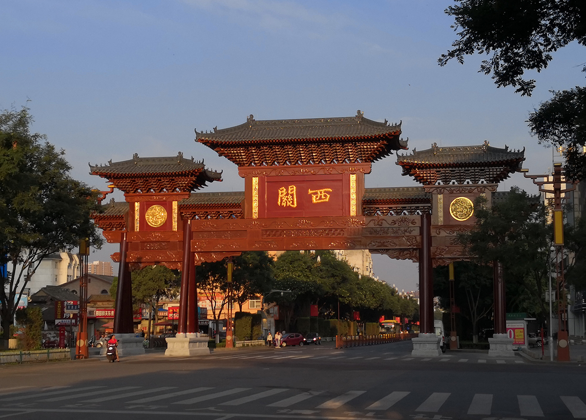 甘肅天水解放路西關(guān)牌坊01.jpg